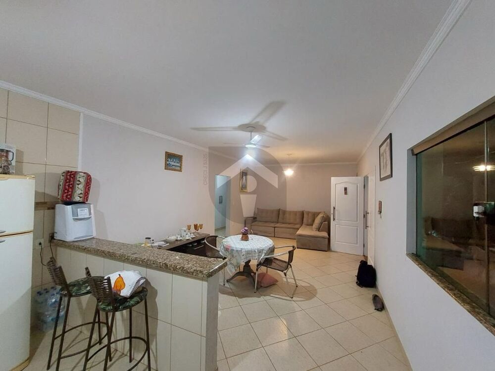 Casa à venda com 4 quartos, 250m² - Foto 3