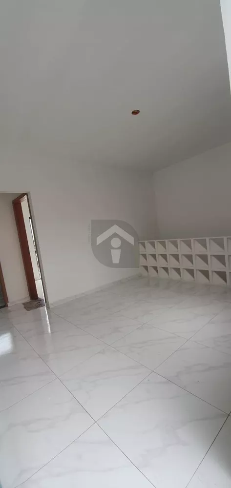 Casa à venda com 2 quartos, 70m² - Foto 3