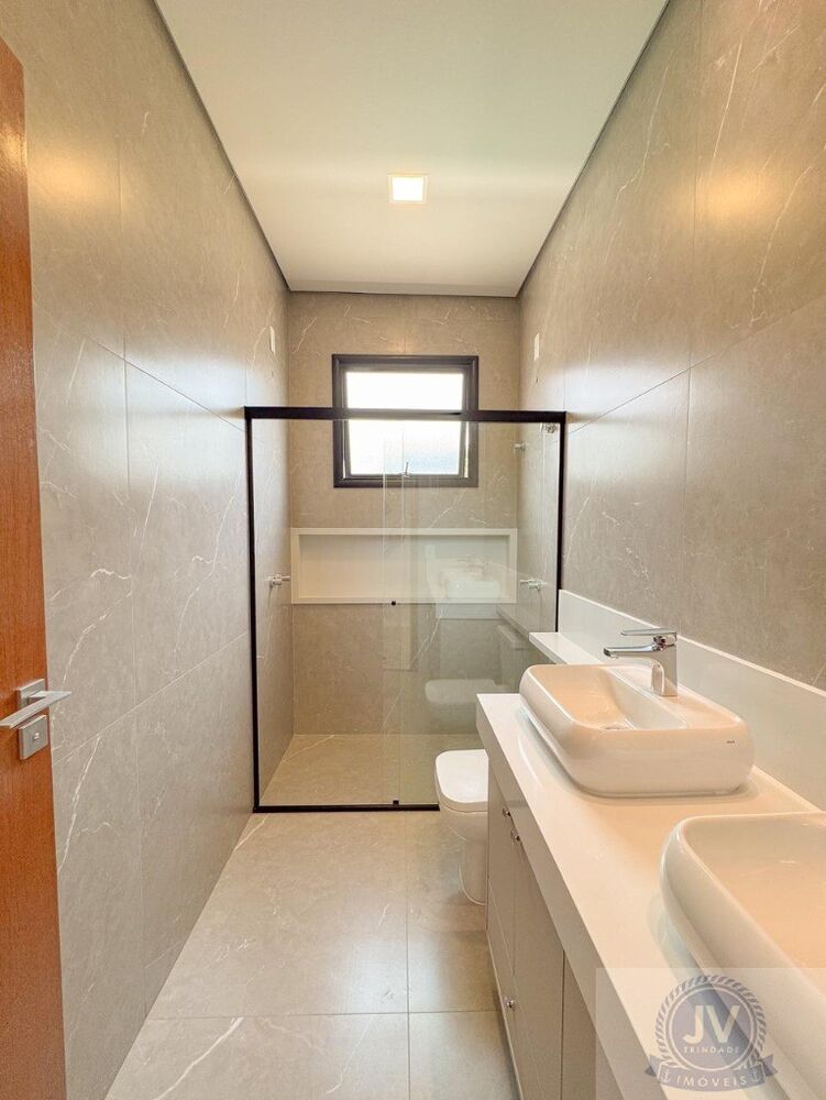Casa de Condomínio à venda com 3 quartos, 331m² - Foto 2