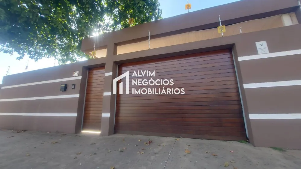 Casa, 4 quartos, 240 m² - Foto 1
