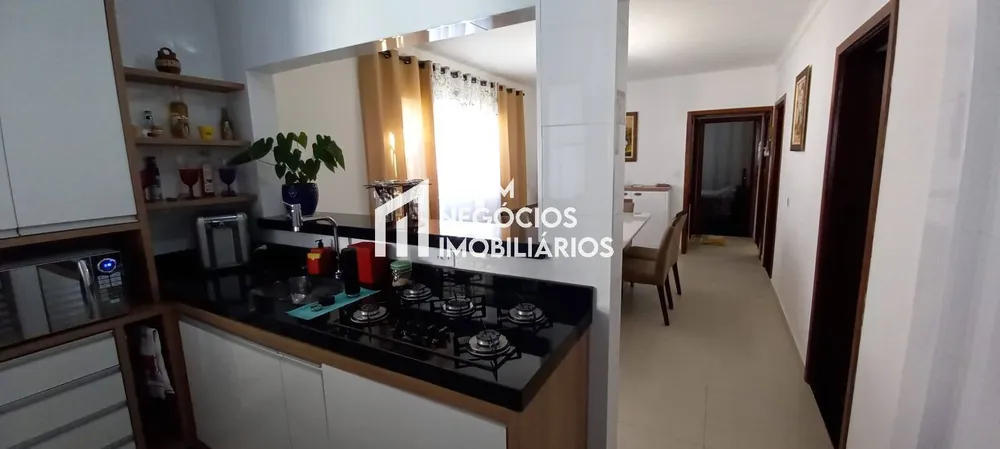 Casa, 4 quartos, 217 m² - Foto 1
