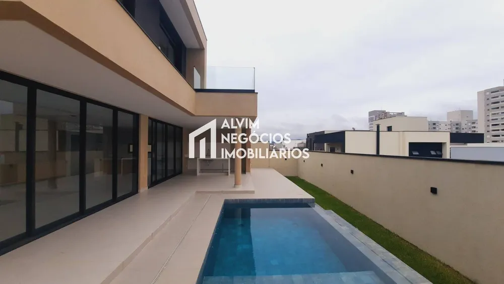 Sobrado, 3 quartos, 302 m² - Foto 1