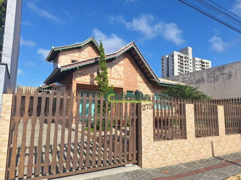 Casa, 5 quartos, 250 m² - Foto 1