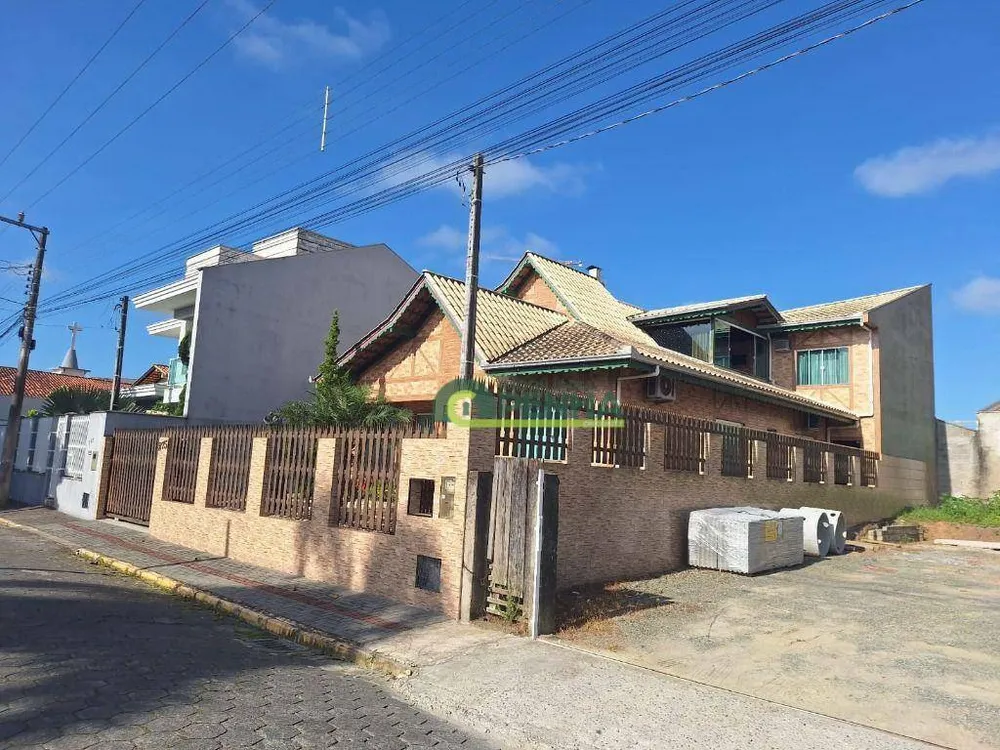Casa, 5 quartos, 250 m² - Foto 2