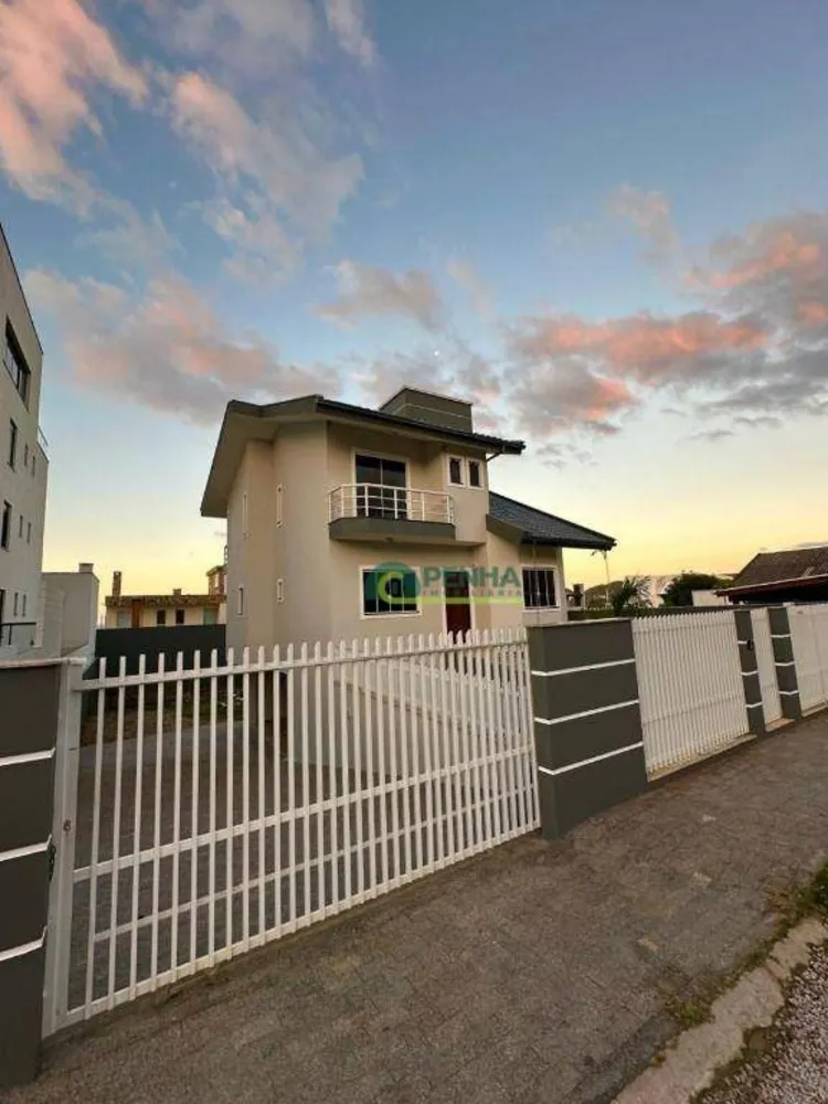 Casa, 3 quartos, 220 m² - Foto 1