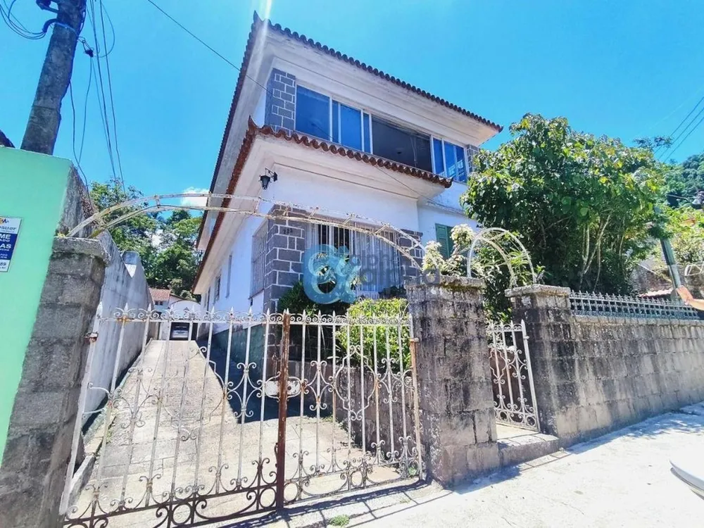 Casa, 4 quartos, 240 m² - Foto 1