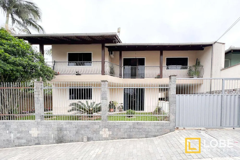 Casa, 5 quartos, 210 m² - Foto 1