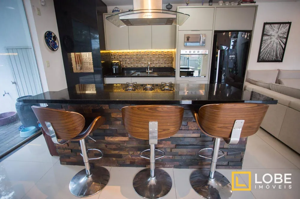 Casa, 3 quartos, 288 m² - Foto 3