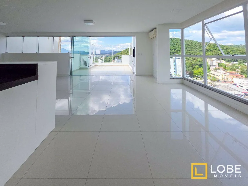 Cobertura, 3 quartos, 230 m² - Foto 1