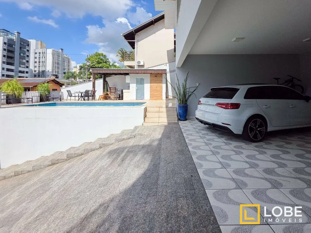 Casa, 4 quartos, 290 m² - Foto 2