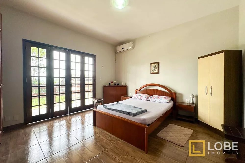 Casa, 4 quartos, 330 m² - Foto 1