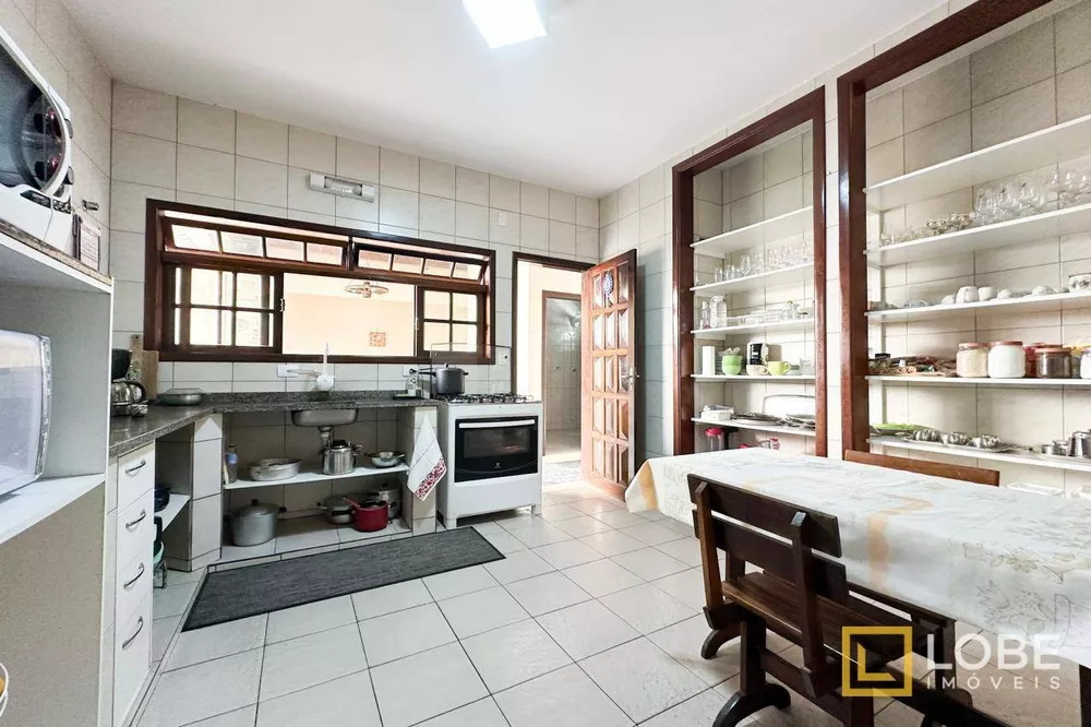 Casa, 4 quartos, 330 m² - Foto 2