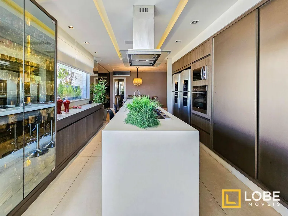 Cobertura, 3 quartos, 228 m² - Foto 2