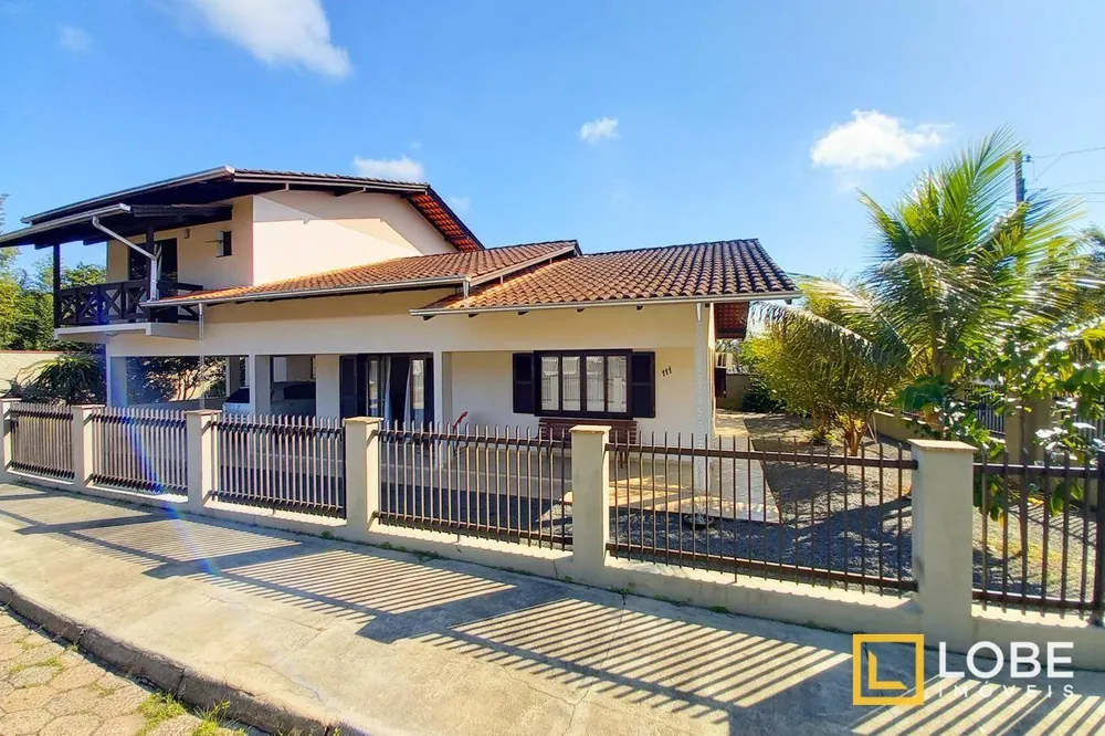Casa, 4 quartos, 220 m² - Foto 2