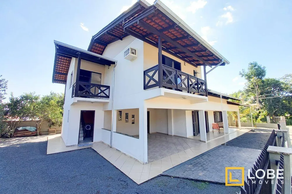 Casa, 4 quartos, 220 m² - Foto 1