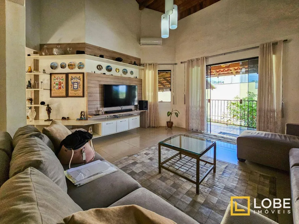 Casa, 4 quartos, 272 m² - Foto 1