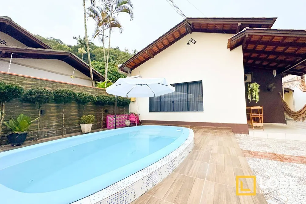 Casa, 4 quartos, 198 m² - Foto 1