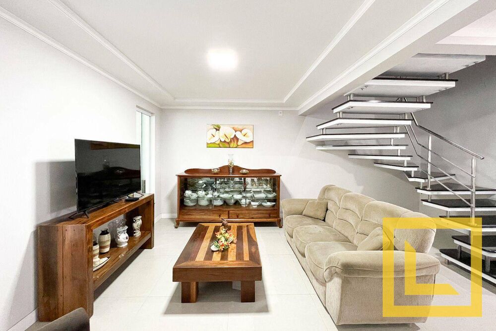 Casa, 4 quartos, 320 m² - Foto 1
