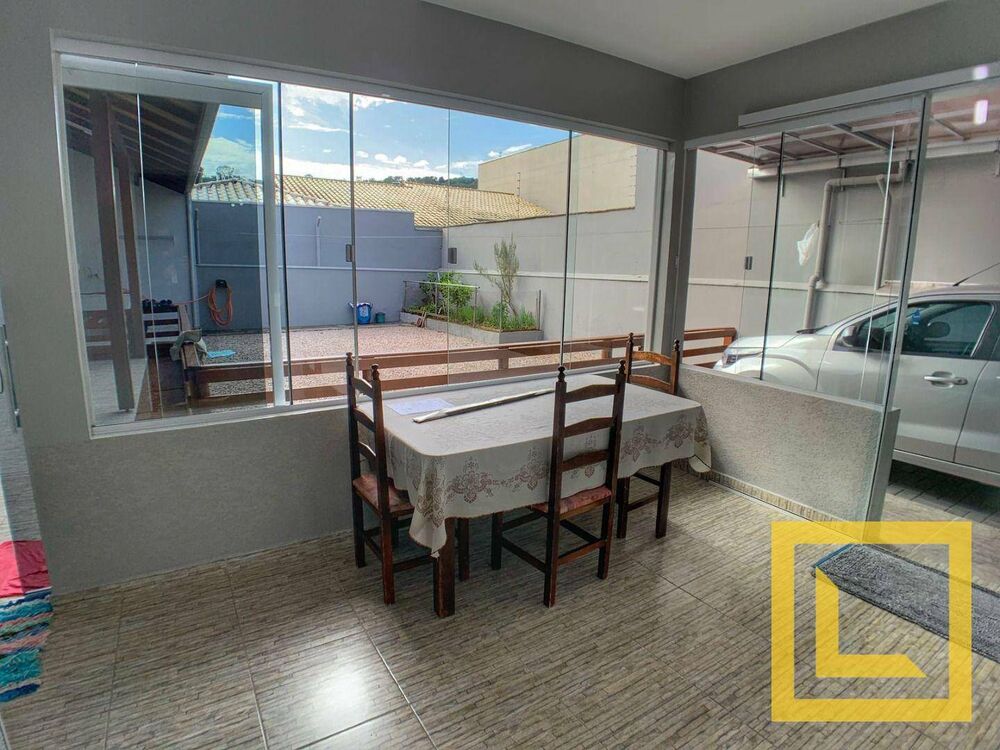 Casa à venda com 3 quartos, 192m² - Foto 4