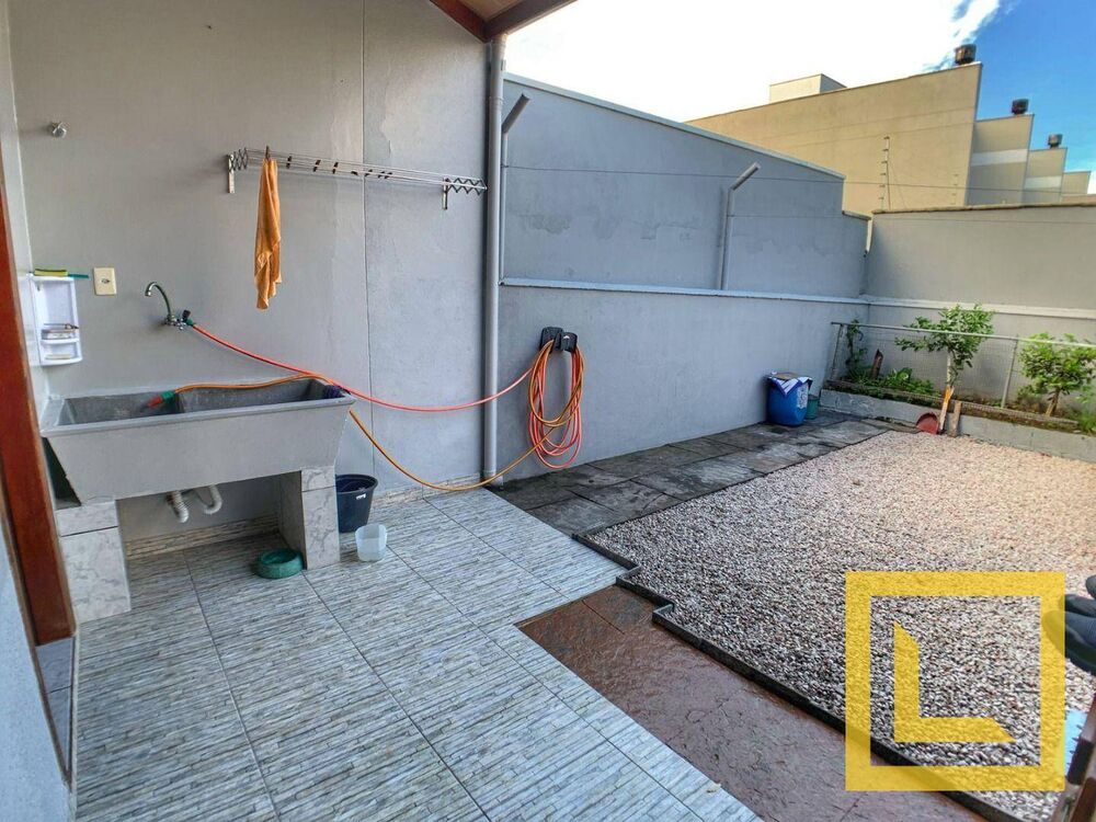 Casa à venda com 3 quartos, 192m² - Foto 18