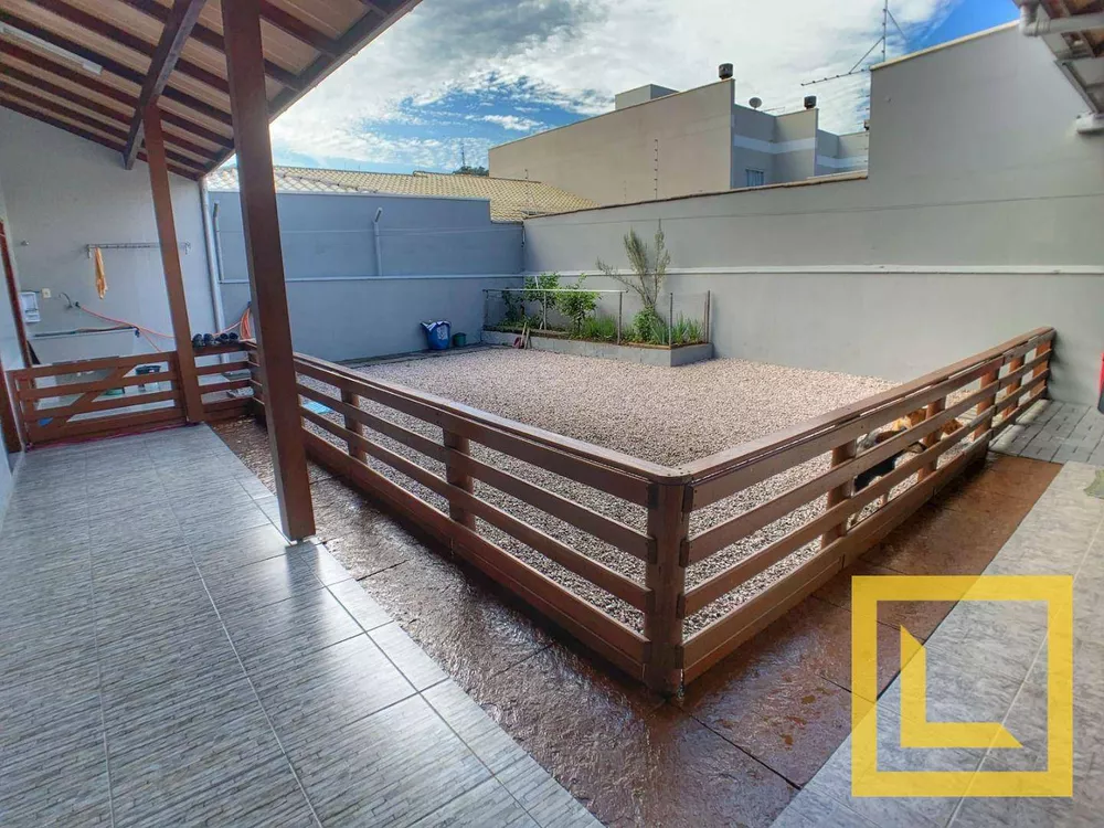 Casa, 3 quartos, 192 m² - Foto 2