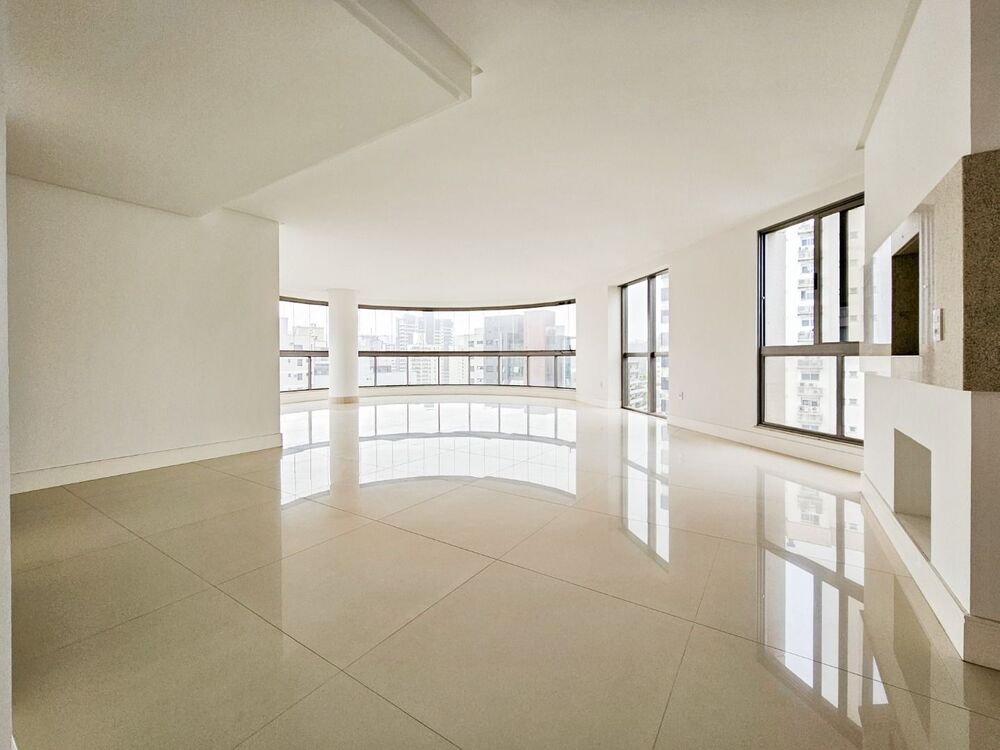 Apartamento à venda com 3 quartos, 186m² - Foto 1