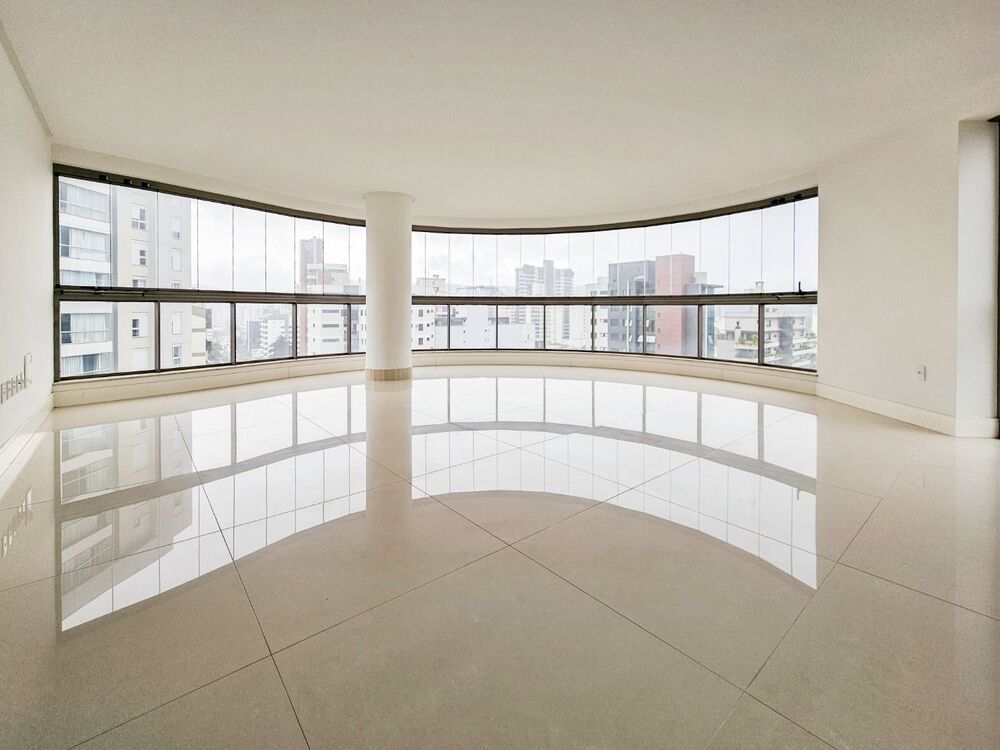 Apartamento à venda com 3 quartos, 186m² - Foto 2