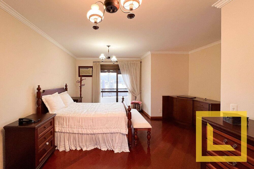 Apartamento à venda com 4 quartos, 320m² - Foto 4