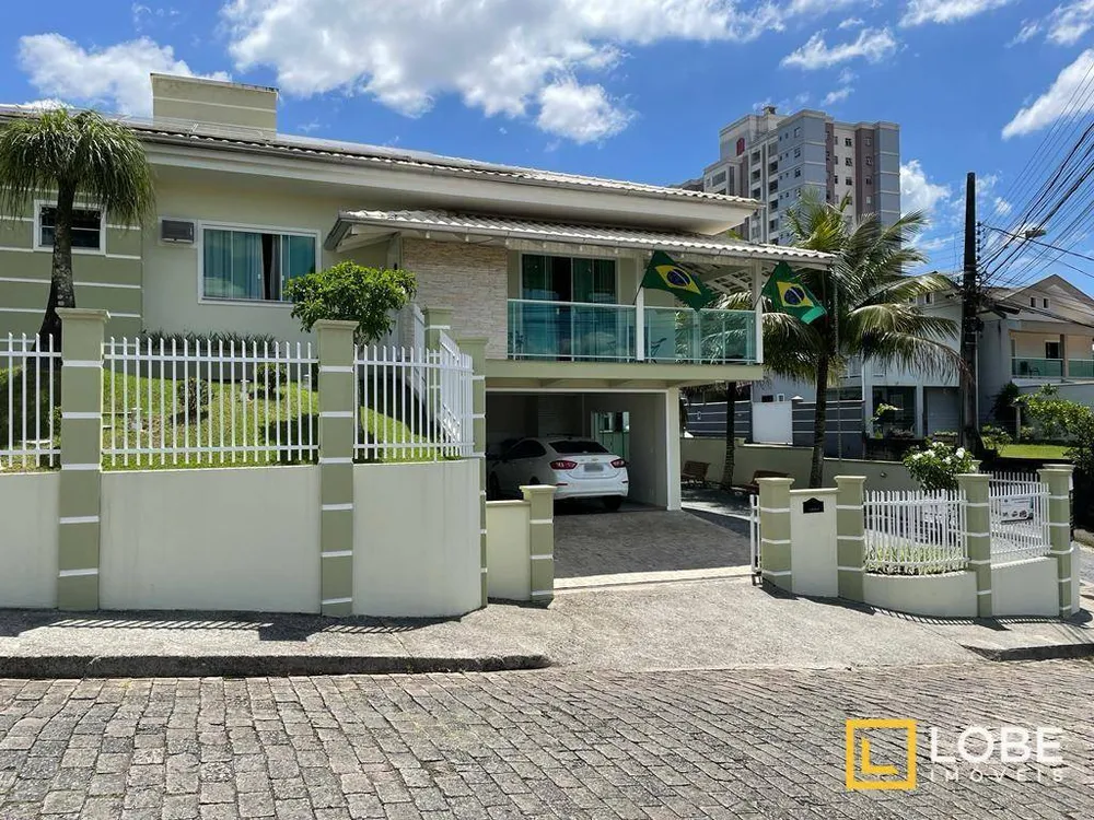 Casa, 4 quartos, 250 m² - Foto 1