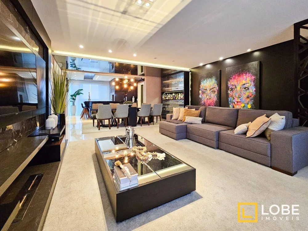 Apartamento, 3 quartos, 203 m² - Foto 1