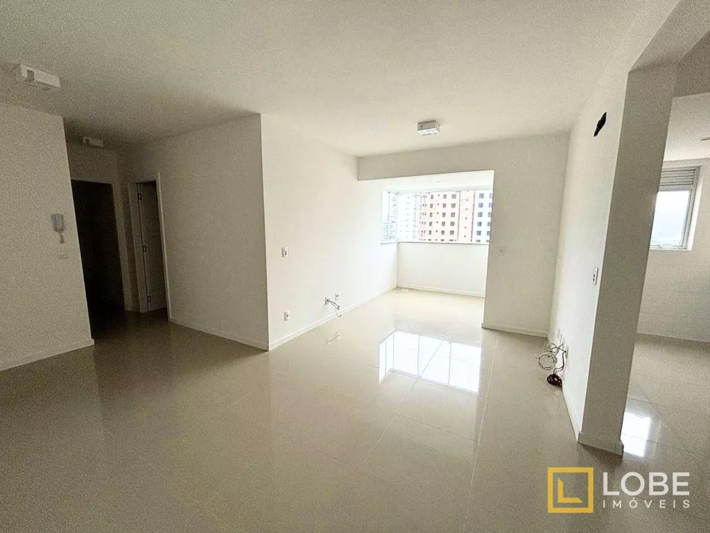 Apartamento à venda com 2 quartos, 85m² - Foto 2