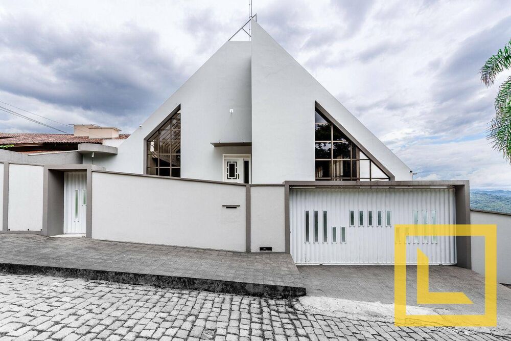 Casa à venda com 3 quartos, 458m² - Foto 1