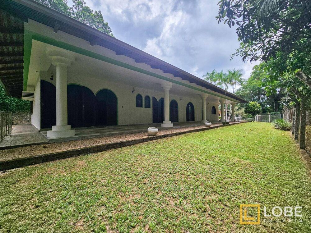 Casa à venda com 3 quartos, 306m² - Foto 1