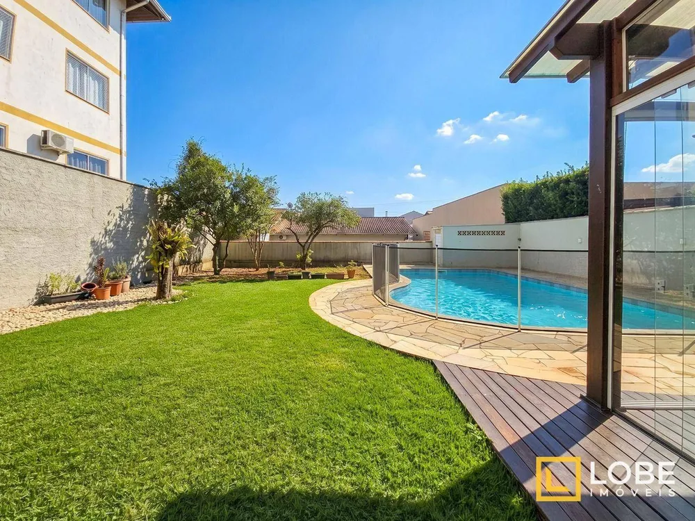 Casa, 3 quartos, 221 m² - Foto 4