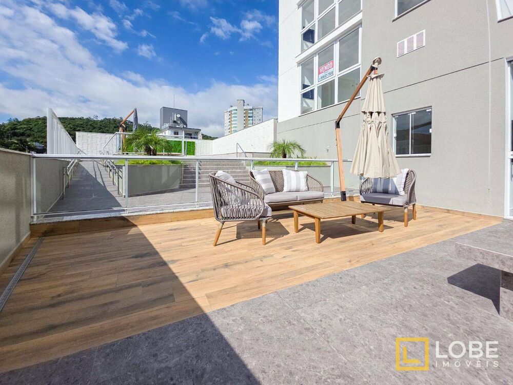 Apartamento à venda com 3 quartos, 107m² - Foto 2