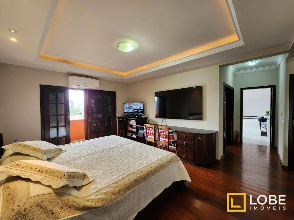Casa, 3 quartos, 359 m² - Foto 1