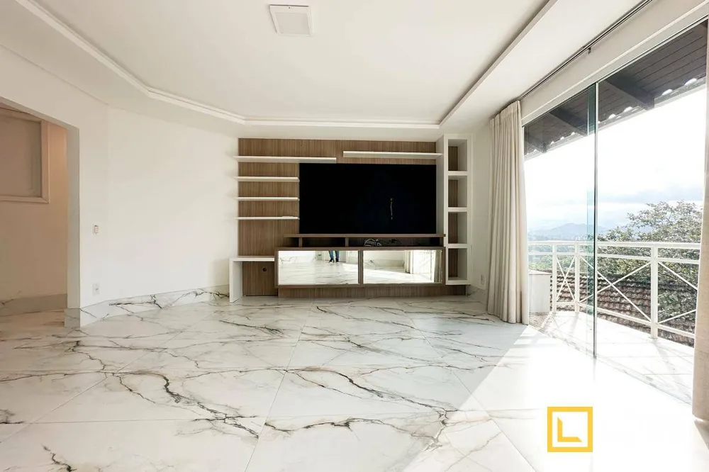 Casa, 4 quartos, 332 m² - Foto 1