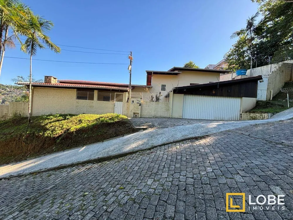 Casa, 3 quartos, 272 m² - Foto 1