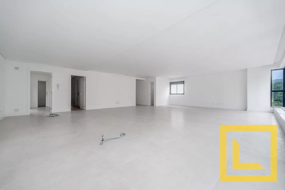 Apartamento à venda com 3 quartos, 218m² - Foto 7