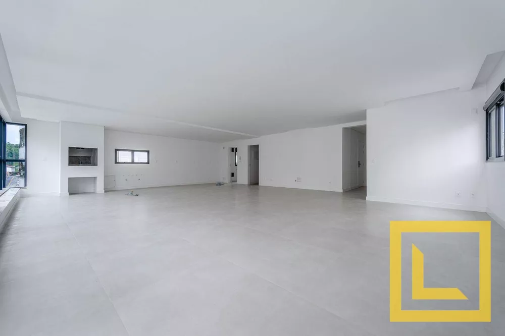 Apartamento à venda com 3 quartos, 218m² - Foto 4