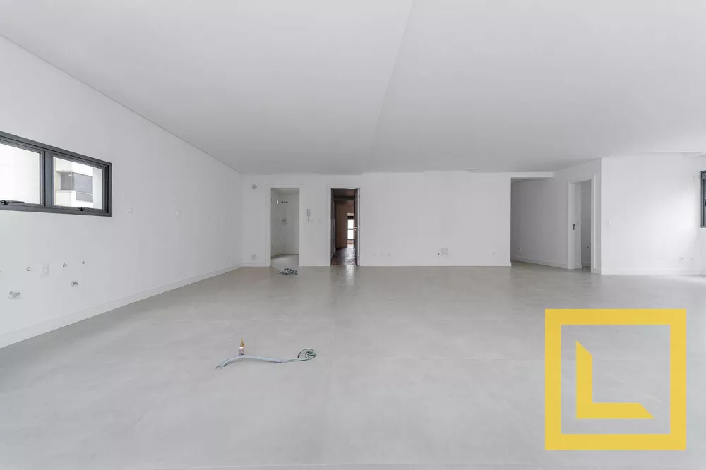 Apartamento à venda com 3 quartos, 218m² - Foto 6