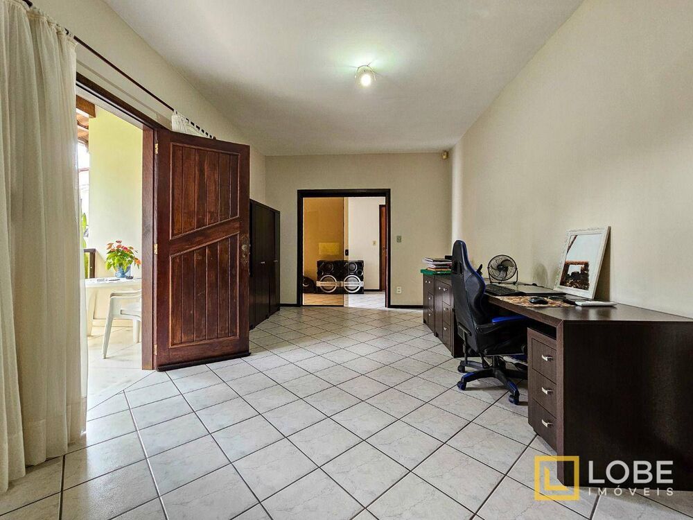 Casa à venda com 3 quartos, 280m² - Foto 4