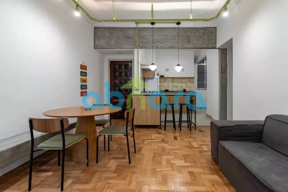 Apartamento à venda com 2 quartos, 70m² - Foto 1