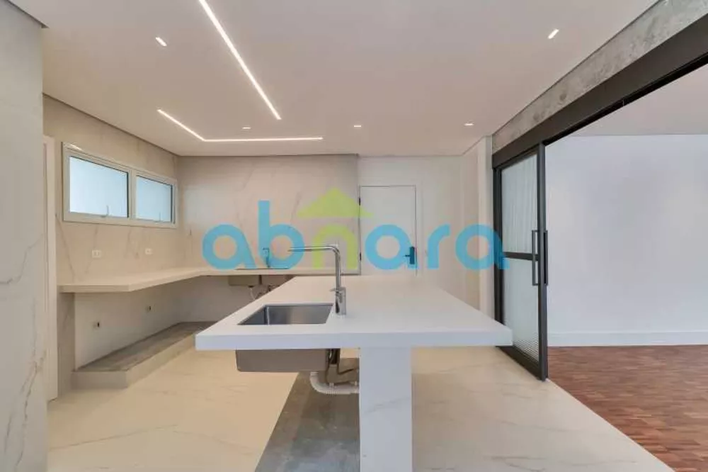 Apartamento, 3 quartos, 214 m² - Foto 1