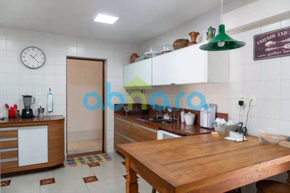 Casa, 6 quartos, 258 m² - Foto 2