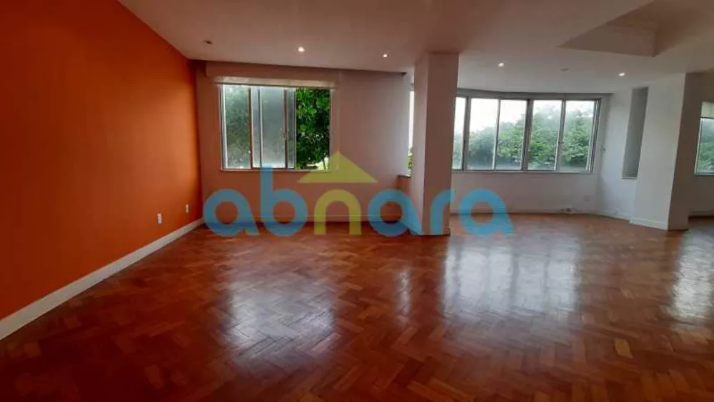 Apartamento à venda com 3 quartos, 223m² - Foto 2