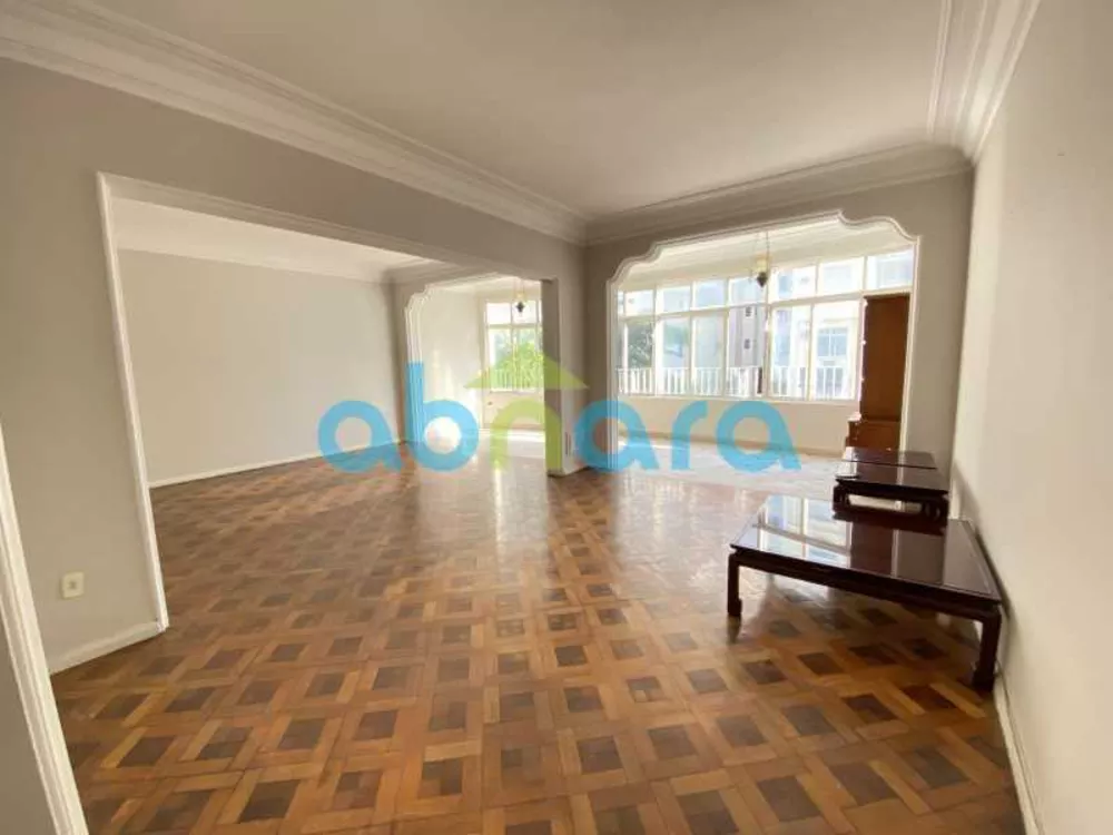 Apartamento à venda com 3 quartos, 210m² - Foto 1