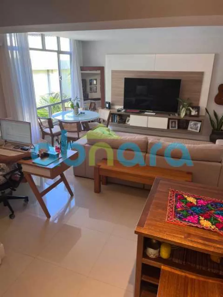 Apartamento à venda com 3 quartos, 110m² - Foto 1