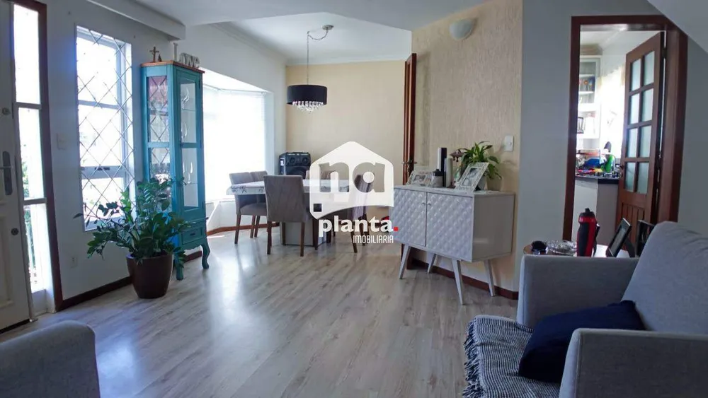 Casa, 4 quartos, 218 m² - Foto 1