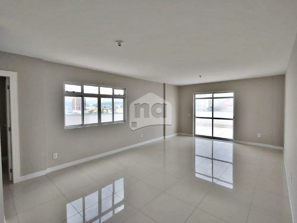 Cobertura, 3 quartos, 251 m² - Foto 2